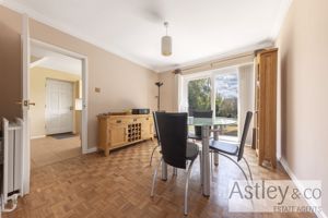 dining room- click for photo gallery